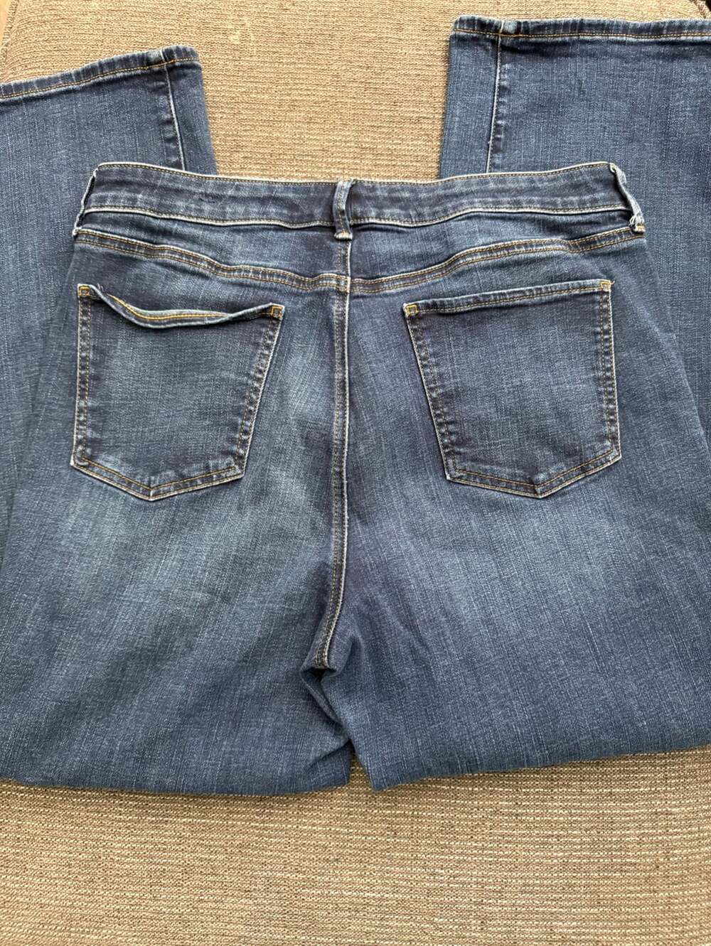 Talbots Flawless High-Rise Barely Boot Curvy Jeans Size 12P Dark Wash Denim - Picture 2 of 4